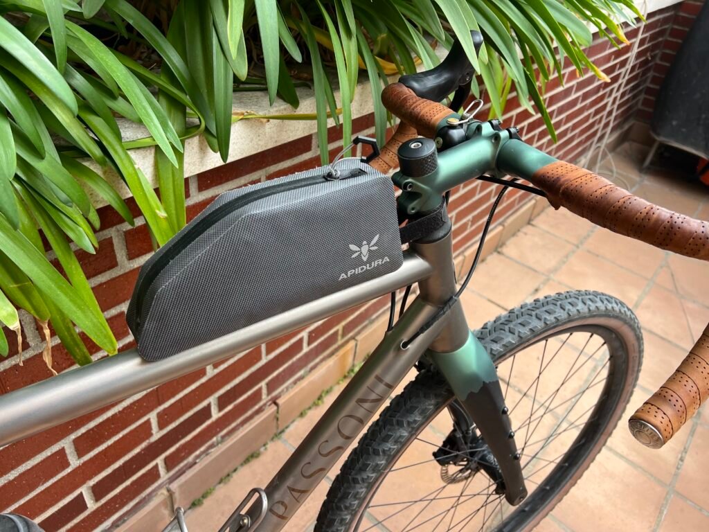 Apidura top tube bag bolt